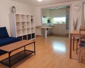 Global Citizen 7 - Sankt Gallen - Wohnzimmer