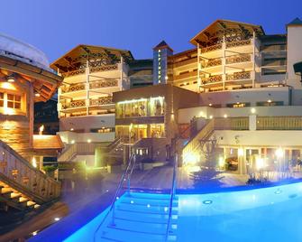 Hotel Alpine Palace - Saalbach - Toà nhà
