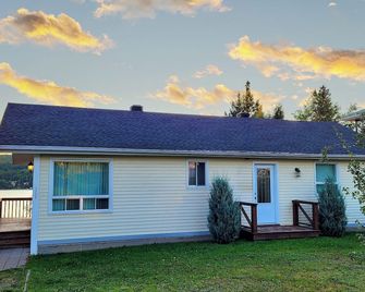 The Sun Mook | Lakefront | Kayaking & Billiards | Spa | Bbq - Pohénégamook - Bâtiment