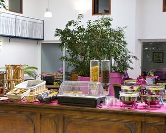 B&B HOTEL Aurillac Le Lioran - Aurillac - Bufé
