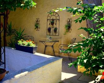 House inside garden - Volos - Veranda
