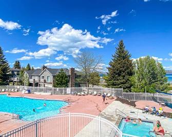 Inn Building Condo #102- Updated Ground Level - Garden City - Pool