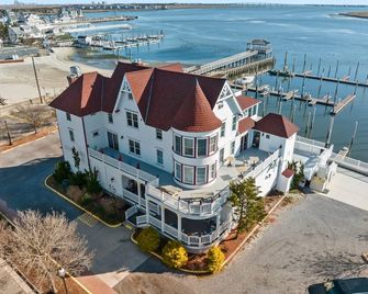 Tavern on the Bay Hotel - Bugsy Siegel Suite - Somers Point