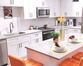 Lux and Cozy 2beds 2 Baths up to 8 guest - West Palm Beach - Cuisine