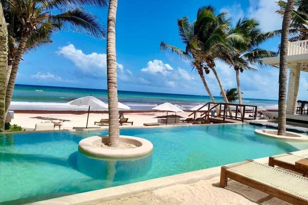 أزوكار هوتل تولوم