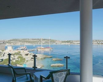 This apartment is a 2 bedroom(s), 2 bathrooms, located in Il-Mellieħa, . - Ħamrun - Balkon