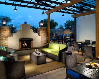 Crowne Plaza Charleston Airport - Conv Ctr By IHG - נורת' צ'רלסטון - פטיו