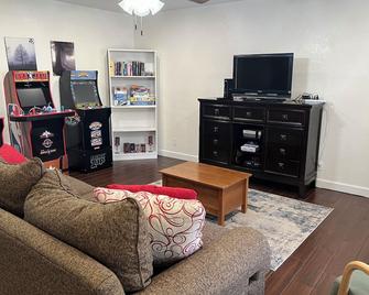 Meadowview House - Woodward - Wohnzimmer