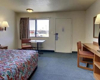 Rodeway Inn Fort Smith I-40 - Fort Smith - Phòng ngủ