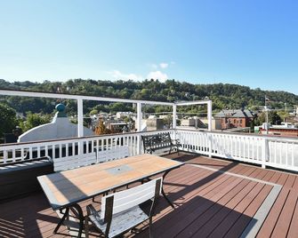 Breathtaking Spacious Pgh Skyline Loft On Carson Street - Pittsburgh - Parveke