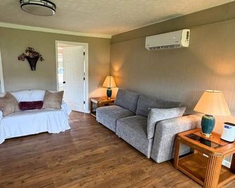 Spacious Renovated Ranch Retreat - Tackett Creek - Middlesboro