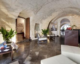 هوتل فيلا ديل لاورو - راغوزا - ردهة