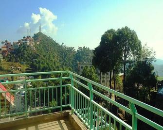 Barog Villa - Elegant Mountain Retreat - Solan - Balcony