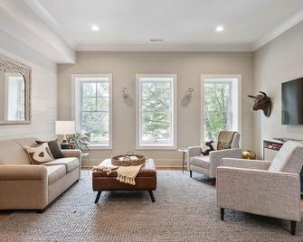 Luxury Loft in Downtown Columbia with Rooftop Terrace - Columbia - Living room