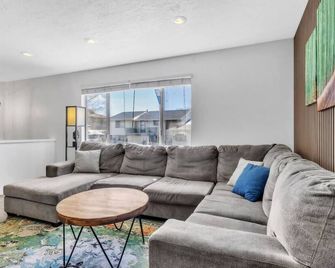 Awesome house near BYU with lots of amenities - Orem - Phòng khách