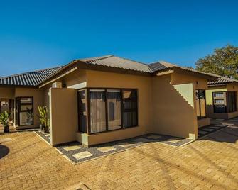 Peaconwood Boutique Villa - Palapye - Building
