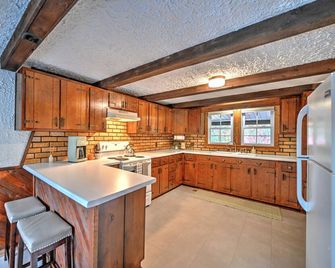 The Back Porch Haven Stay in Amish Country yet close to Notre Dame - Middlebury - Kitchen