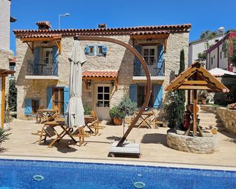 Kugu Urla - Urla - Building