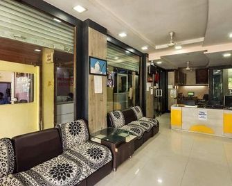 Prashant Hotel - اندور - ردهة
