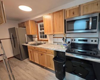 Cozy newly renovated unit in a delightful hilltop with AC near Hospital - Johnstown - Keuken
