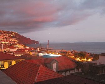 Downtown top floor apt with a view - Funchal - Piscina