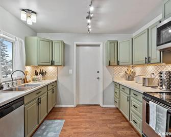 The Turnagain House • Bright & Cozy • Near Airport - Anchorage - Cocina