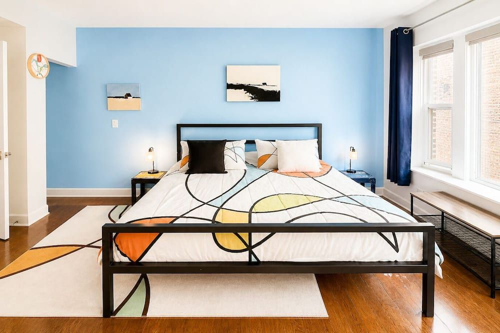 House 5863- Chicago's Premier Bed and Breakfast - Chicago