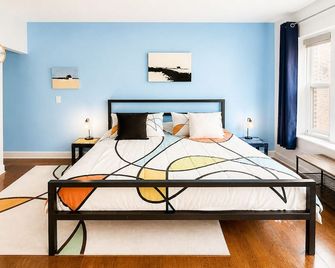 House 5863- Chicago's Premier Bed and Breakfast - Chicago