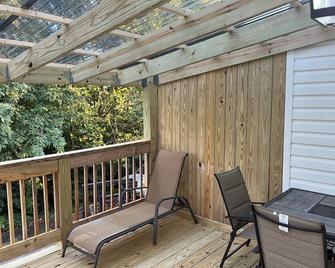 Comfy Condo - Bristol - Balcony