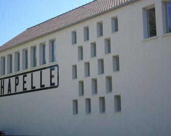 Sleep in nature, in an art center! - Clairefontaine-en-Yvelines - Bâtiment