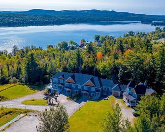 Au Sommet Du Lac Magog - Magog