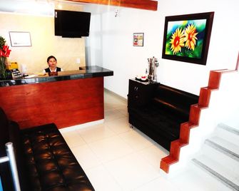 Hotel Casa Sarita - Bogotá - Front desk