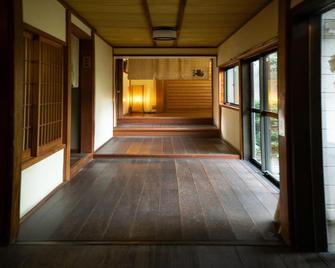 Shinpuro - Miyazu - Hallway