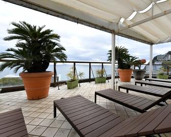 Hotel Katara Resort And Spa - Izu - Balkon