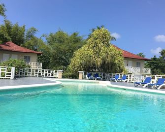 Gold Nugget Hotel - Negril - Piscina