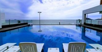 Coral Island Beach View Hotel - Mazatlán - Svømmebasseng