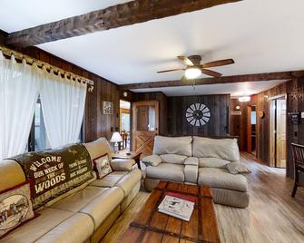 Peaceful Woodlands - Murphy - Living room