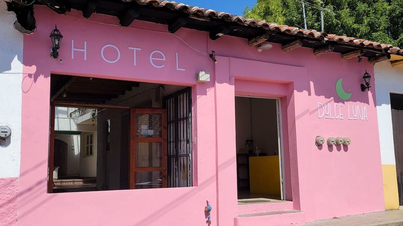 Hotel Dulce Luna