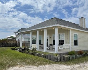Mermaid Bay - Rockport - Building
