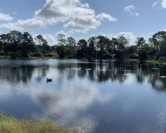 Clear Lake Front home near Orlando / Sanford SFB Boombah - Sanford - Outdoors view