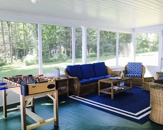 Gorgeous Waterfront Estate In Historic Bayside - Northport - Living room