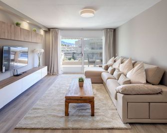 Fantastic Apartment Next To Guadalmina Golf Course In Marbella - Marbella - Living room