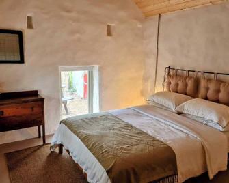 Cosy Couples Retreat At The Coop With Hot Tub - Kilkeel - Bedroom