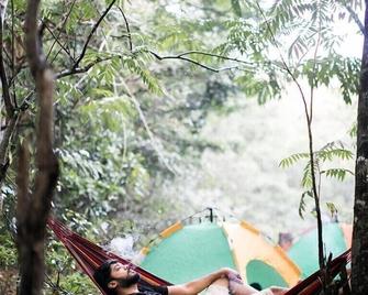 Tropicalfolks Campers Lodge - Ratnapura - Living room