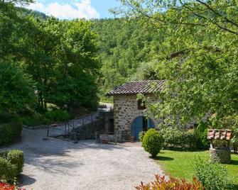 Holiday House with Pool & Large Garden Overlooking Lake near Tuscany - Lisciano Niccone - Outdoors view