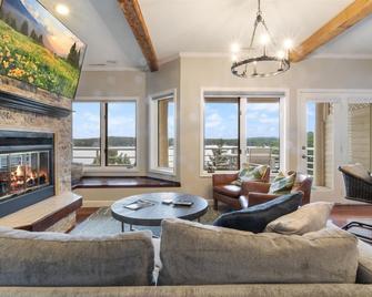 Emerald Bay Unit 1B - Lake Ozark - Living room