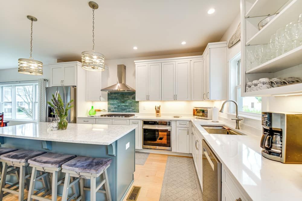 Walk to Beach & Central Park: Home in Cape Charles - Cape Charles - Cocina