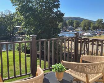 Fall Foliage Getaway. Hudson Valley Lakefront 50mi From Nyc. @thelakehousegwlny - Greenwood Lake - Balcony