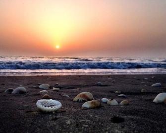Paradise! On The Beach Of Southern Gambia, West Africa. - Gunjur - Vista del exterior