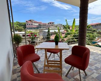 Ayangue Hideaway — Spacious, Air-Conditioned & Near the Beach - Ayangue - Balcón